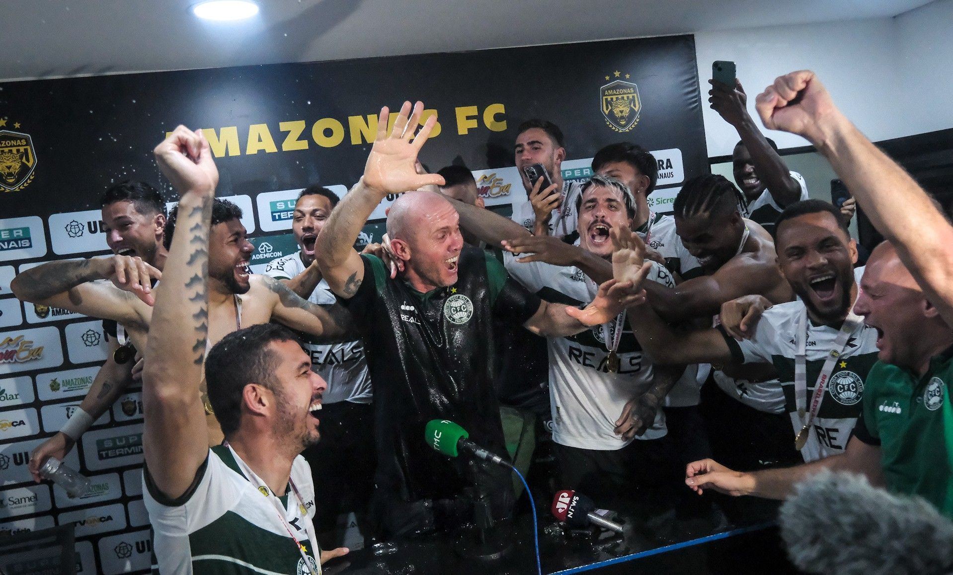 Coritiba foi de tensão à redenção em 2025; relembre temporada de altos e baixos