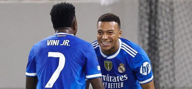 Mbappé e Vini Jr, comemoram gol do Real Madrid na Champions League