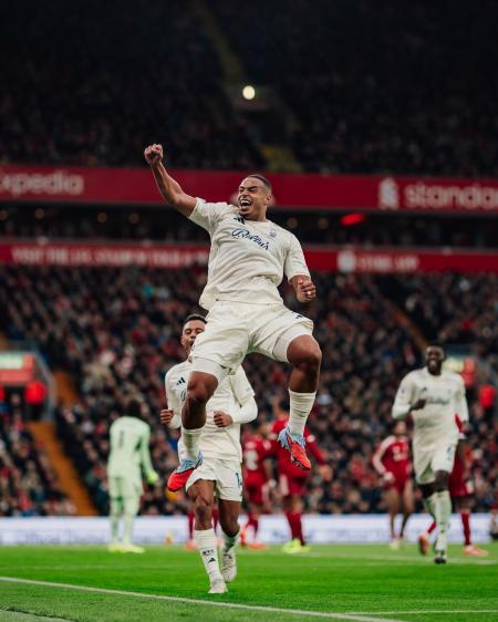 Murillo inaugurou o placar para o Nottingham Forest contra o Liverpool