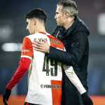 Ídolo do futebol europeu promove estreia de filho em campo durante jogo da Liga Europa