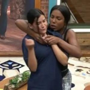 Carol partiu para cima de Duda ao vivo em A Fazenda 17
