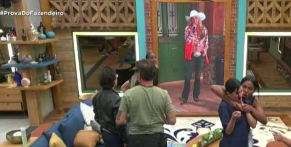 Carol partiu para cima de Duda ao vivo em A Fazenda 17