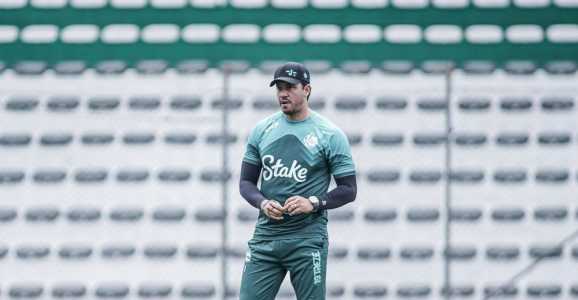 Técnico Thiago Carpini prepara o Juventude para jogo contra o Santos