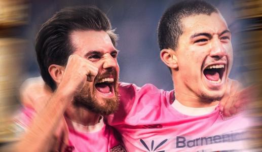 Jogadores do Bayer Leverkusen comemoram gol no Signal Iduna Park