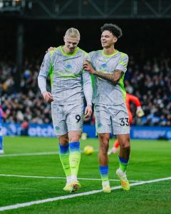 Haaland marcou duas vezes na vitória do City sobre o Crystal Palace