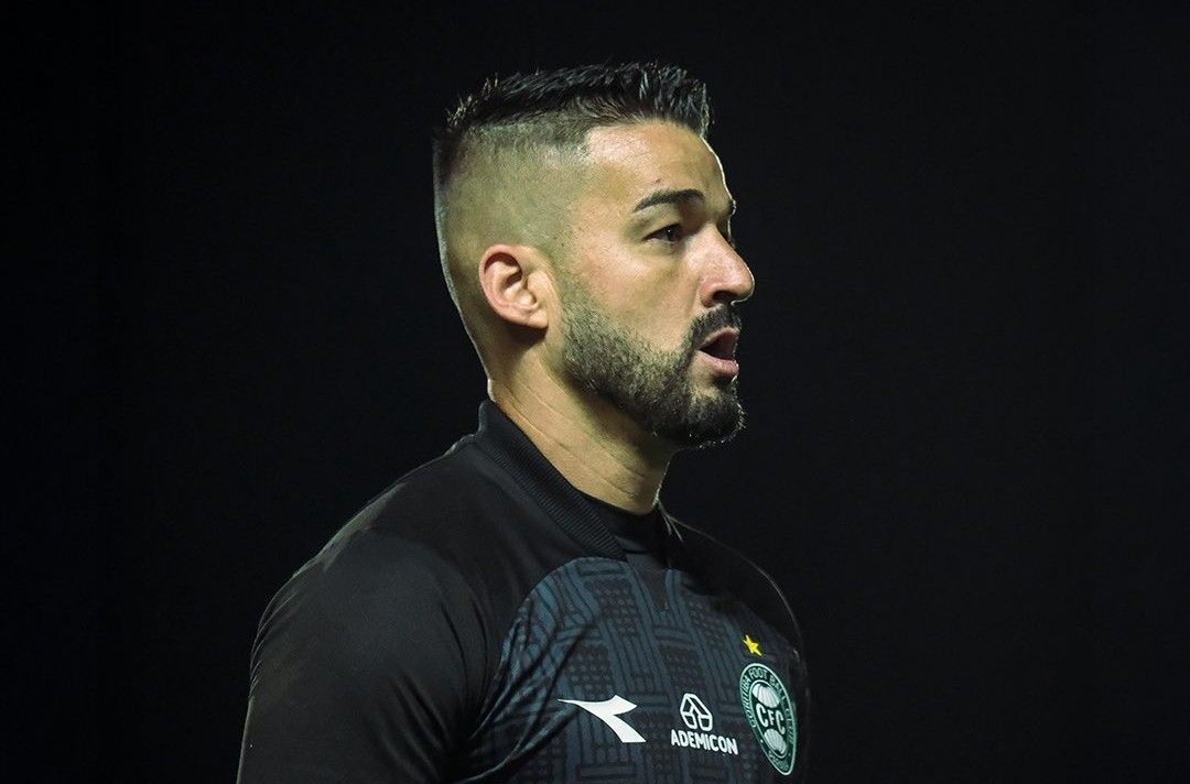 Coritiba anuncia saída do goleiro Gabriel Leite; veja detalhes