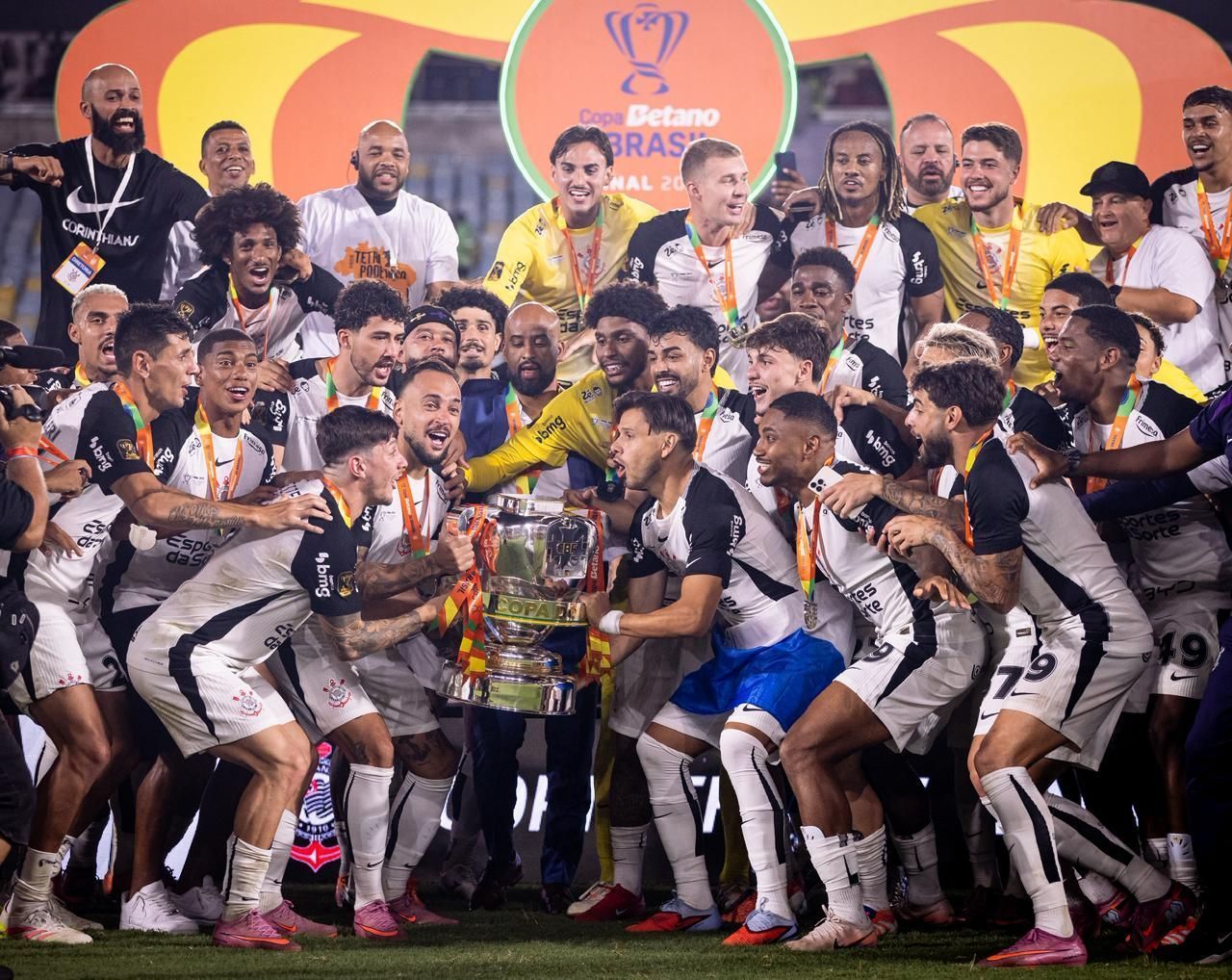 Corinthians garante vaga na Libertadores 2026 após título da Copa do Brasil