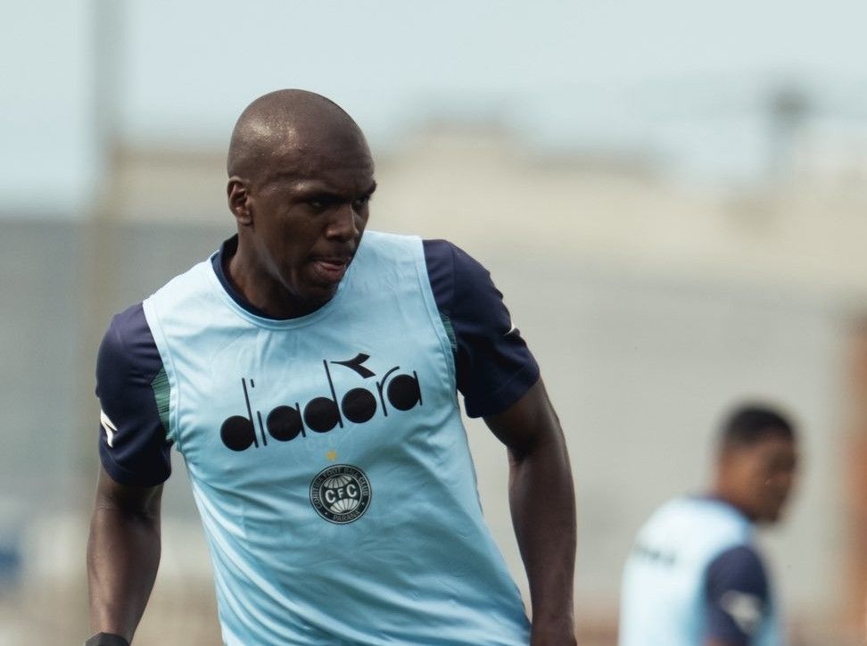 Coritiba comunica lesão e cirurgia de titular antes do início da temporada