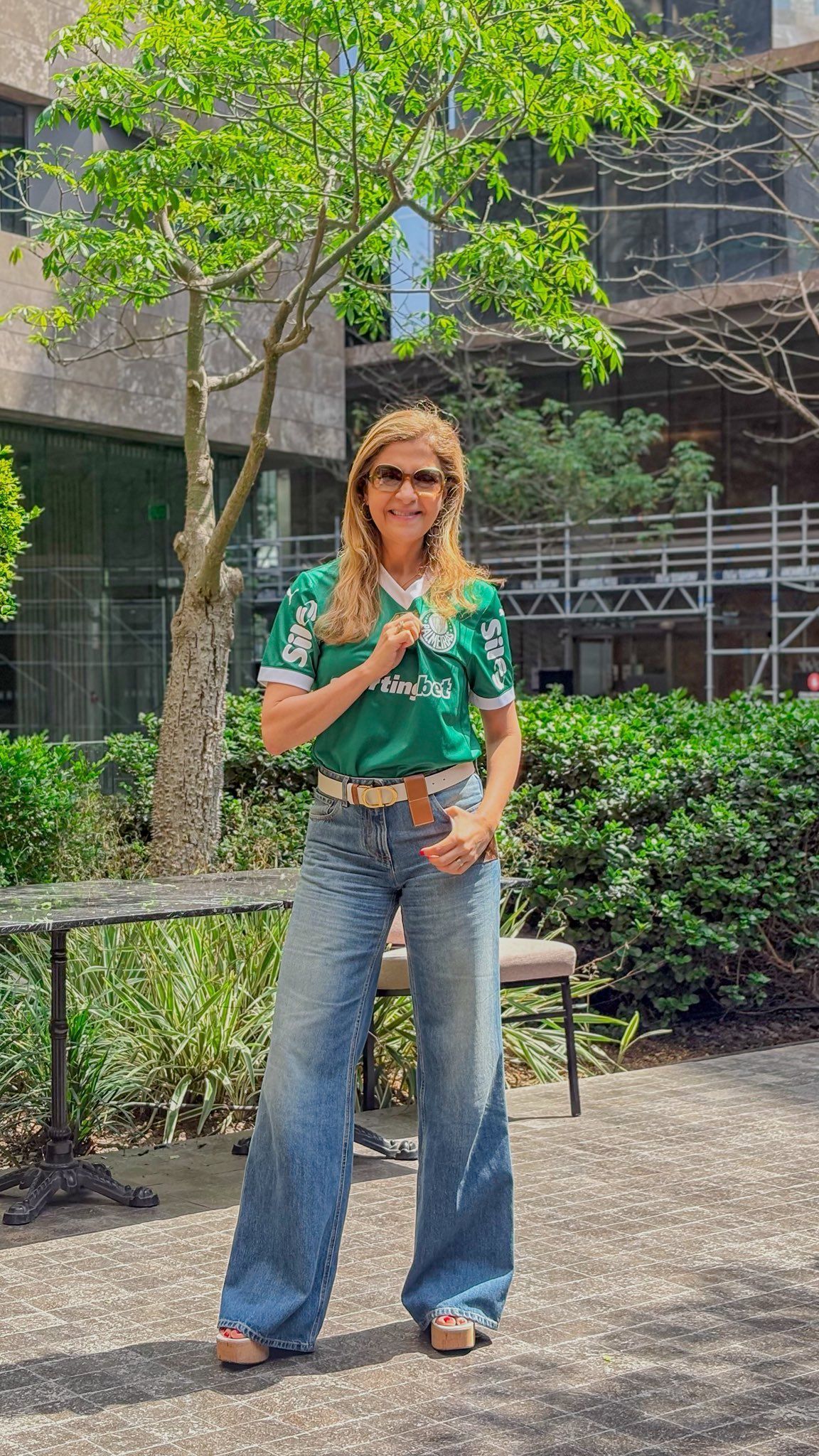Leila Pereira registra viagem do Palmeiras a BH para jogo contra o Atlético; assista