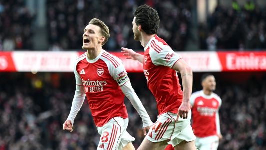 Odegaard e Rice comemoram gol do Arsenal na Premier League