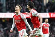 Arsenal sofre no fim, mas vence Brighton e segura liderança da Premier League