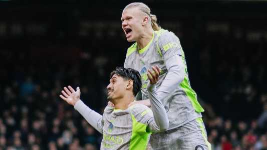 Reijnders e Haaland comemoram gol do Manchester City na Premier League