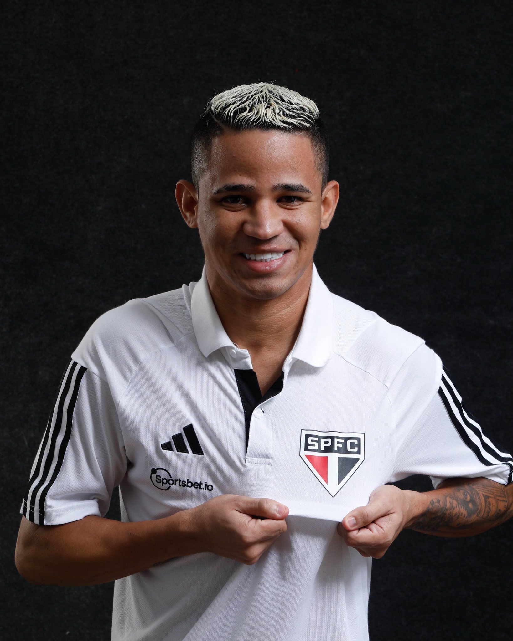 São Paulo anuncia a contratação do atacante Erick, ex-Ceará