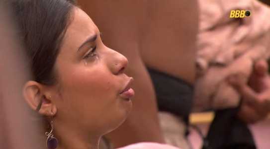 Gabriela chorou após discussão com Chaiany
