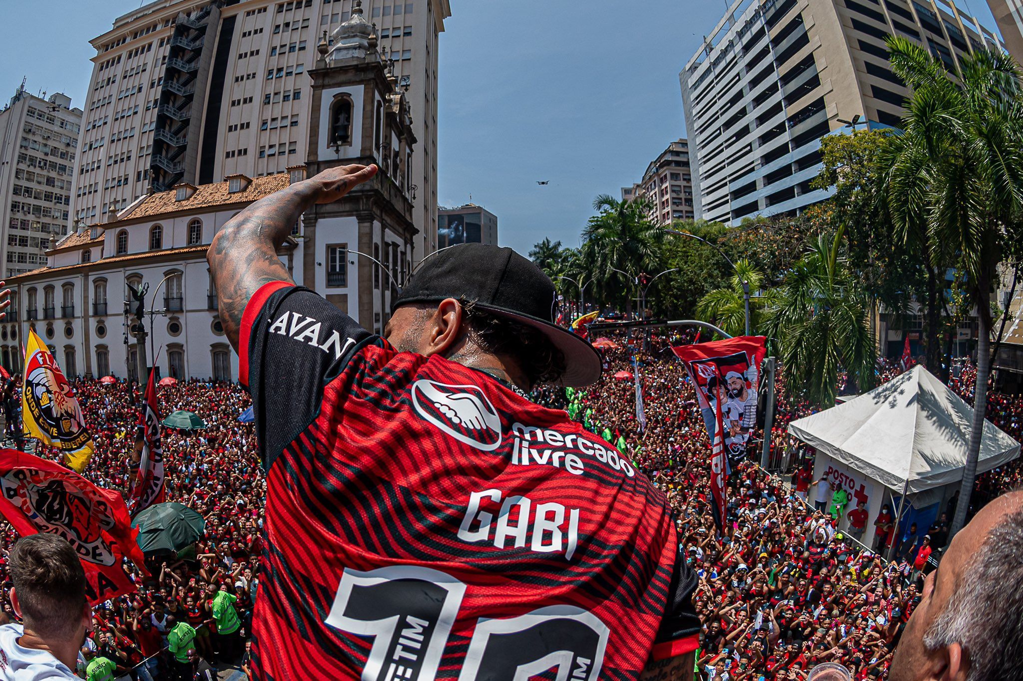 Landim cobrou mudança de postura quando Gabigol herdou a 10 do Flamengo