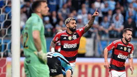 Gabigol abriu o placar para o Flamengo diante do Grêmio, em Porto Alegre