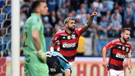 Gabigol abriu o placar para o Flamengo diante do Grêmio, em Porto Alegre