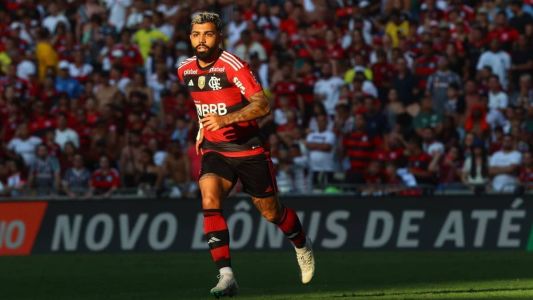 Gabigol, camisa 10 do Flamengo, em ação no lotado Maracanã