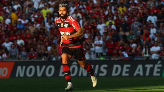 Gabigol, camisa 10 do Flamengo, em ação no lotado Maracanã