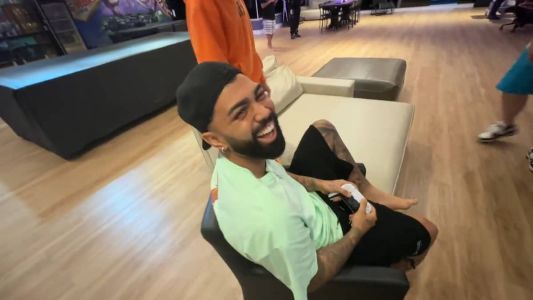 Gabigol, do Flamengo, na sala de jogos