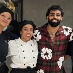 Perto do Cruzeiro, Gabigol curte Natal em família e 'treina' com o cachorro