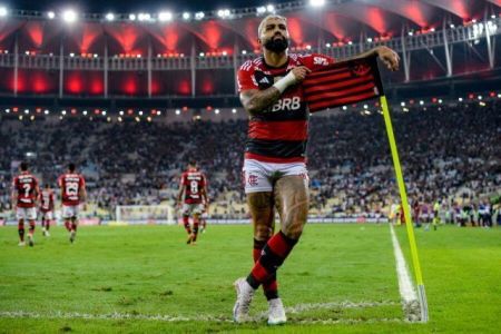 Gabigol segue em conversas para renovar com o Flamengo