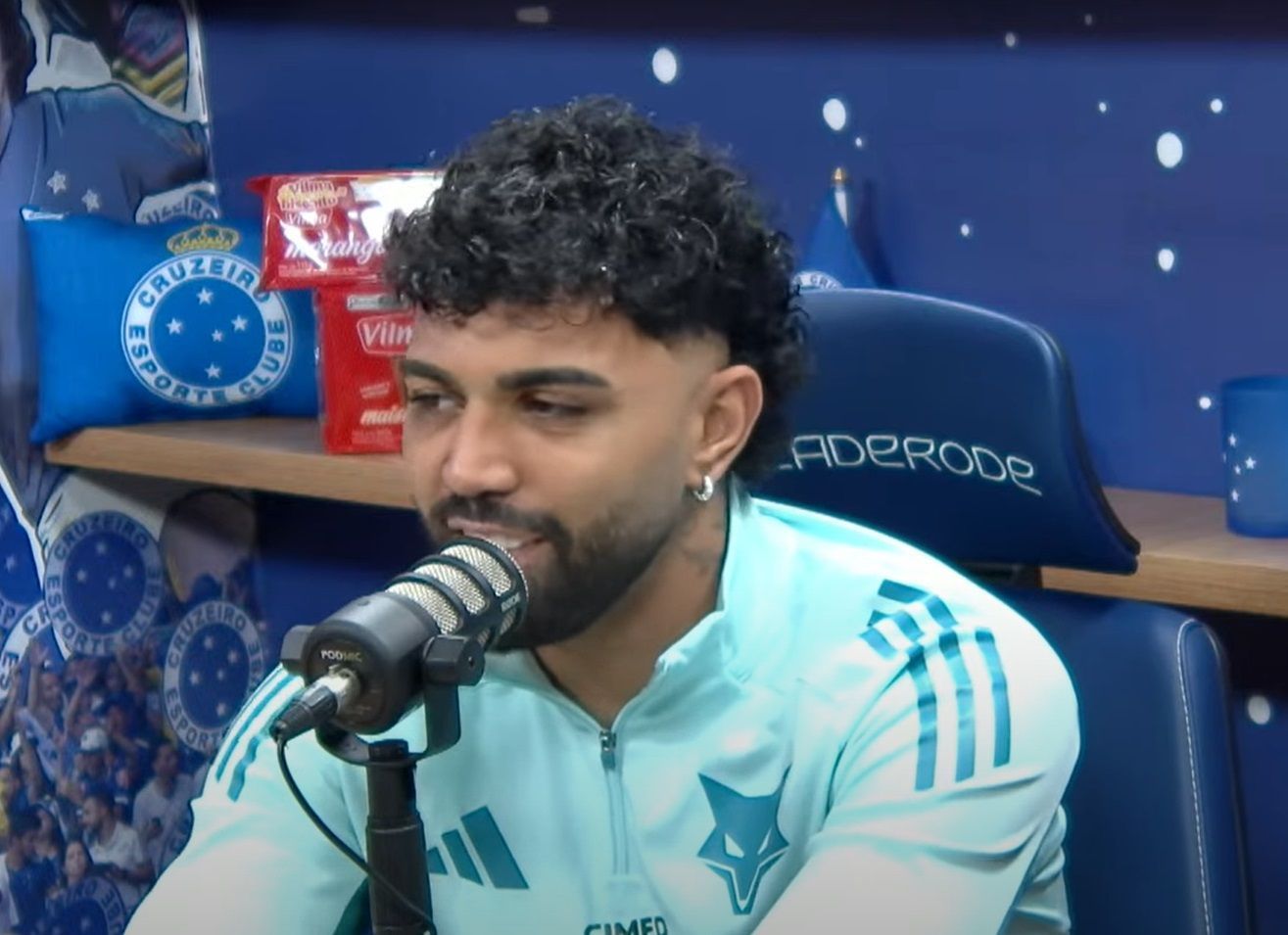Gabigol, do Cruzeiro, detalha relação com Hamilton e exalta piloto: ‘O maior’