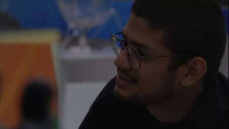 Gabriel contou para Marvvila, Sarah e Alface que relação não daria certo fora do programa