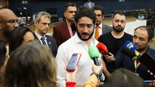 Gabriel Azevedo concedeu entrevista coletiva após reunião na Câmara Municipal