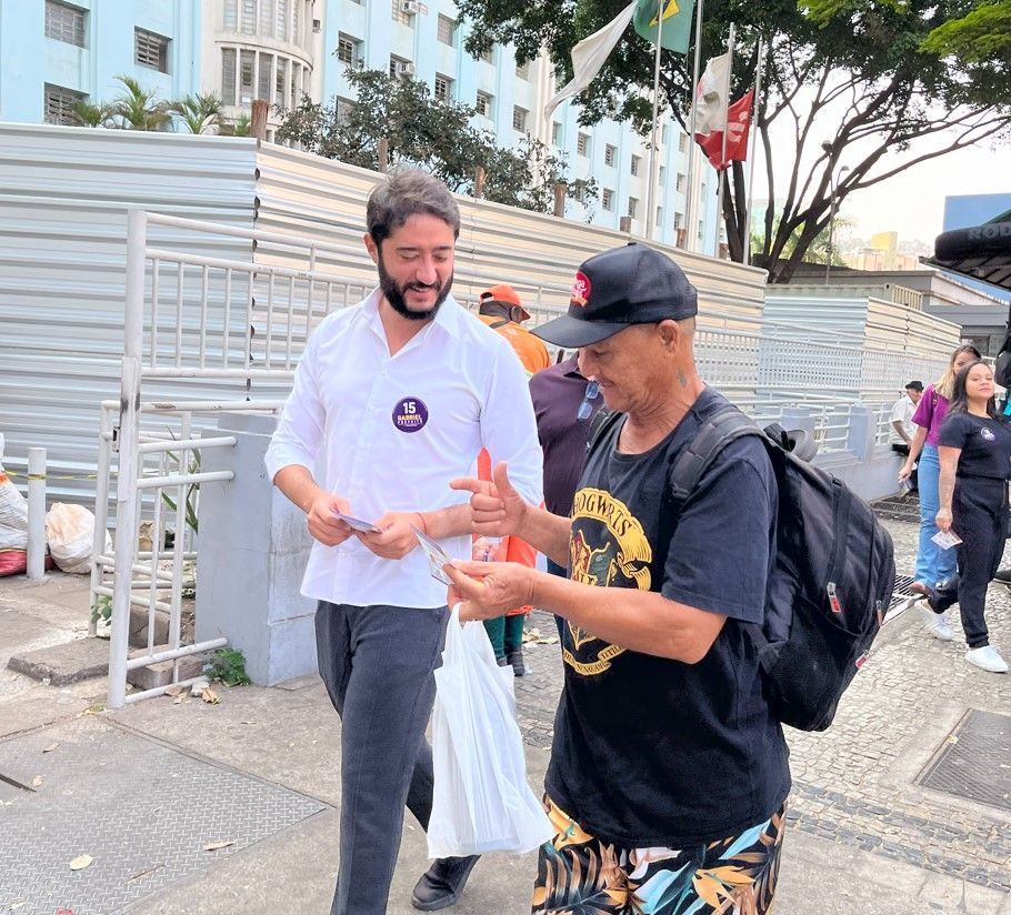 Gabriel Azevedo faz caminhada na região hospitalar e critica aumento na fila de cirurgias eletivas