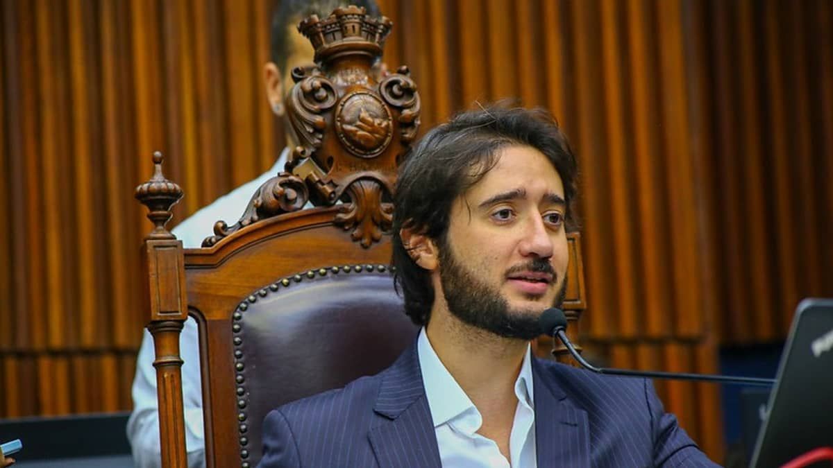 Câmara de BH recebe 2º pedido de cassação de mandato de Gabriel Azevedo