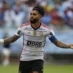 Flamengo vence Bahia pelo Brasileiro com dois a mais e gol de David Luiz