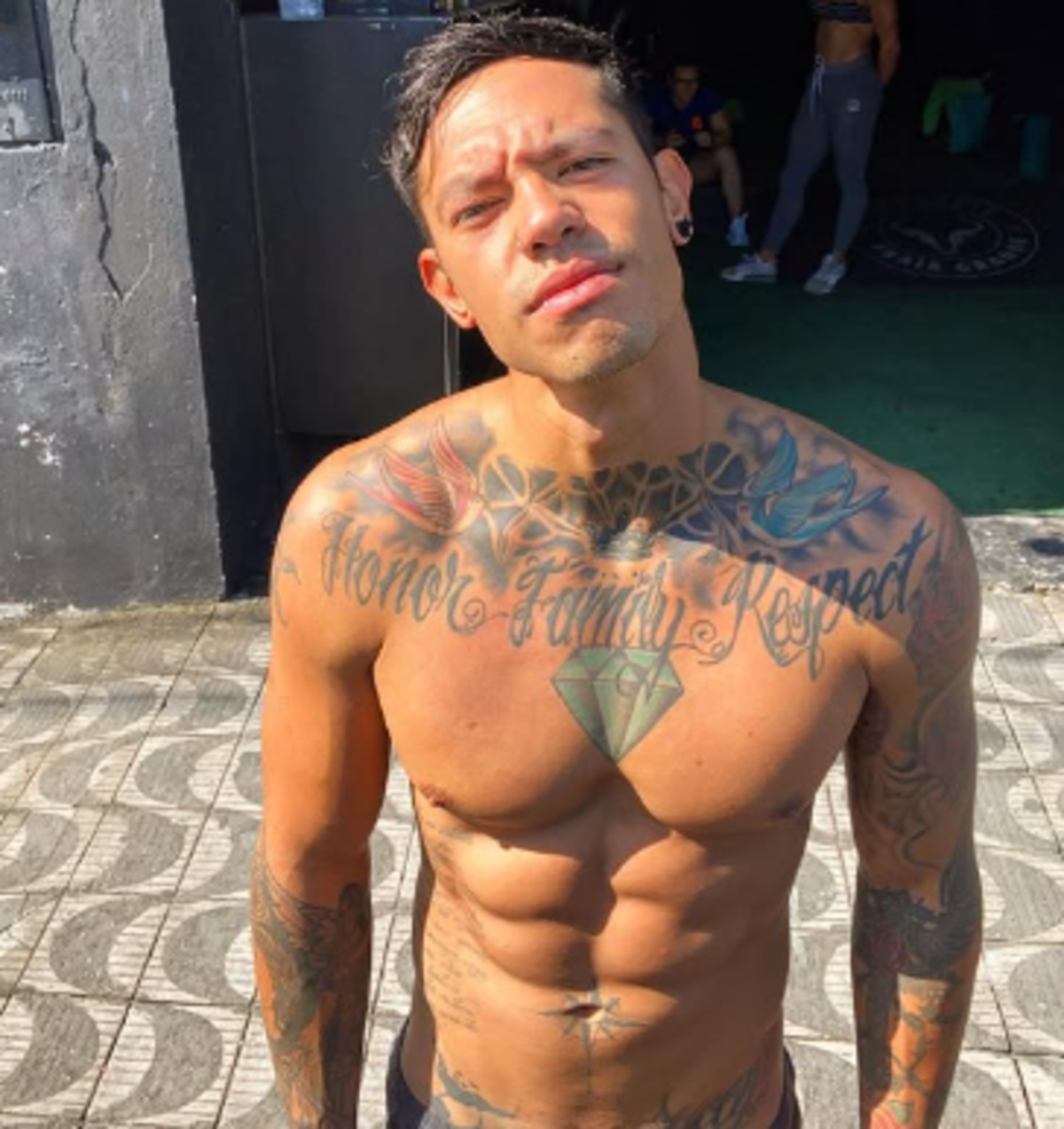 Quem é Gabriel do BBB 25? Modelo já namorou duas pessoas ao mesmo tempo, mas optou pela monogamia