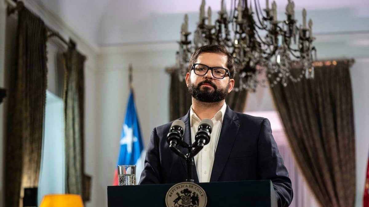 Presidente do Chile pede defesa da democracia 50 anos após golpe de Pinochet