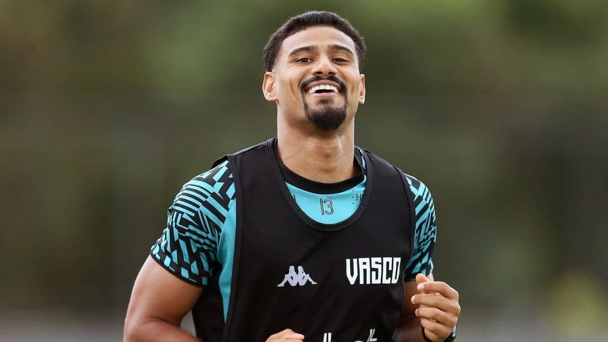 Gabriel Dias vive drama no Vasco, após mais de um ano longe dos gramados