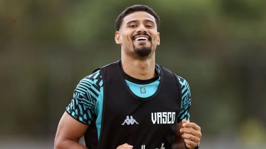 Gabriel Dias sofreu lesão muscular na vitória do Vasco sobre o Atlético
