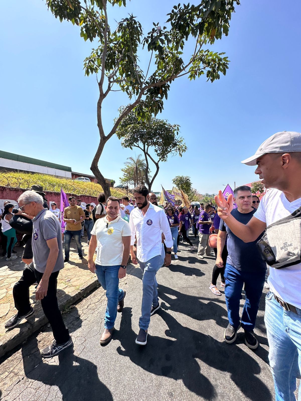 Gabriel Azevedo visita feiras de BH e defende revisão no Código de Posturas da cidade