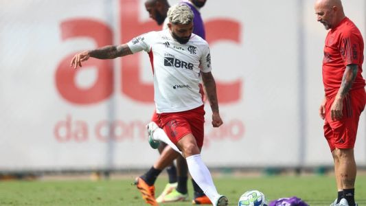 Gabriel em treino do Flamengo na manhã desta segunda-feira (10)