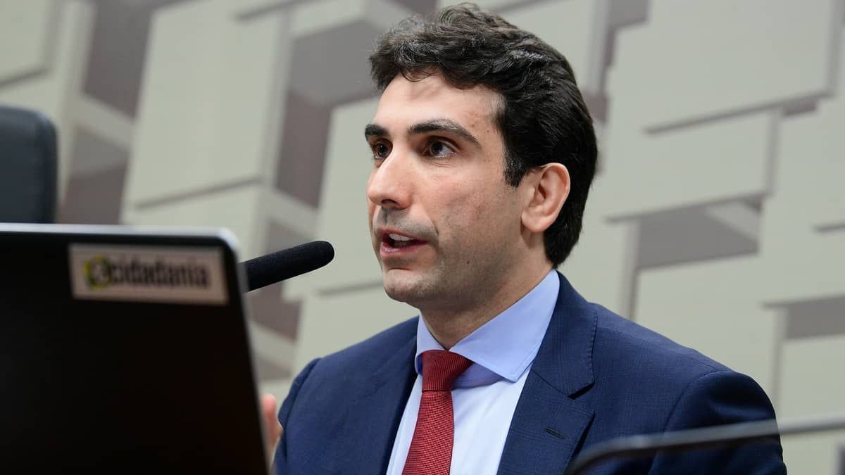 Indicação de Gabriel Galípolo para Banco Central é aprovada pela CAE após sabatina no Senado