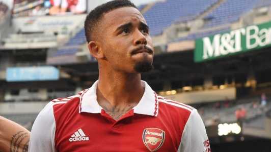Gabriel Jesus comemora gol pelo Arsenal diante do Everton