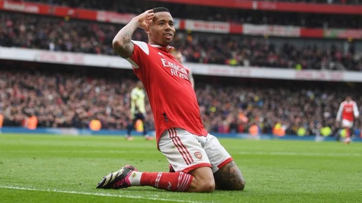 Arsenal vence e mantém distância para o Manchester City na Premier League