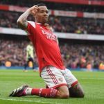 Arsenal vence e mantém distância para o Manchester City na Premier League