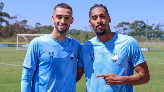 Gabriel Lacerda (à esquerda) e Fábio Gomes juntos no Sydney FC