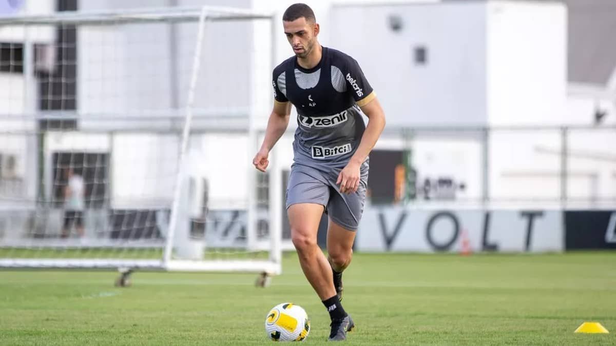 Ceará renova acordo para emprestar zagueiro a clube da Austrália