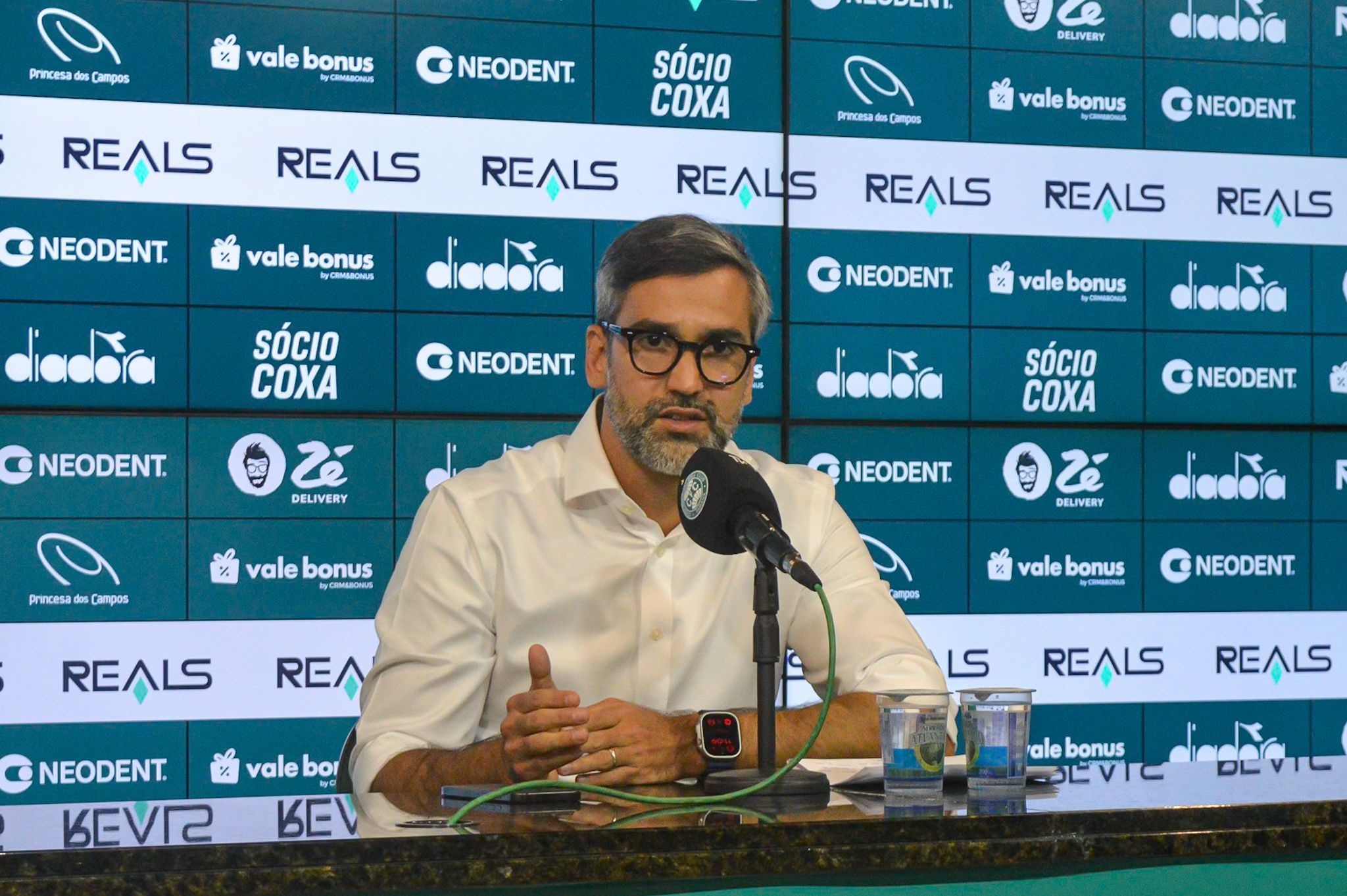 Gabriel Lima é apresentado no Coritiba e faz comparação com o Cruzeiro