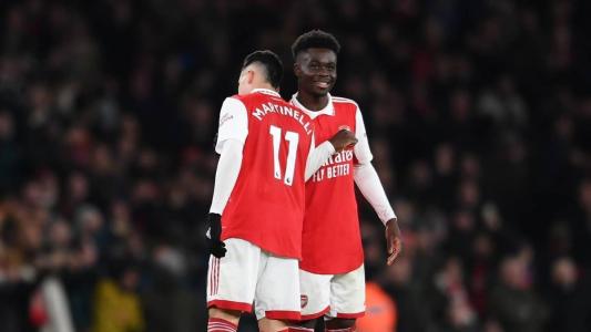 Gabriel Martinelli e Saka foram destaques na goleada do Arsenal