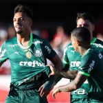 Quem disputa a vaga de Gabriel Menino, suspenso, no Palmeiras?