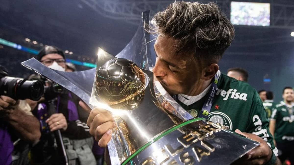 Palmeiras acerta renovação com Gabriel Menino até 2027