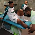 Gabriel Menino sente dores e é substituído por Ríos no Palmeiras