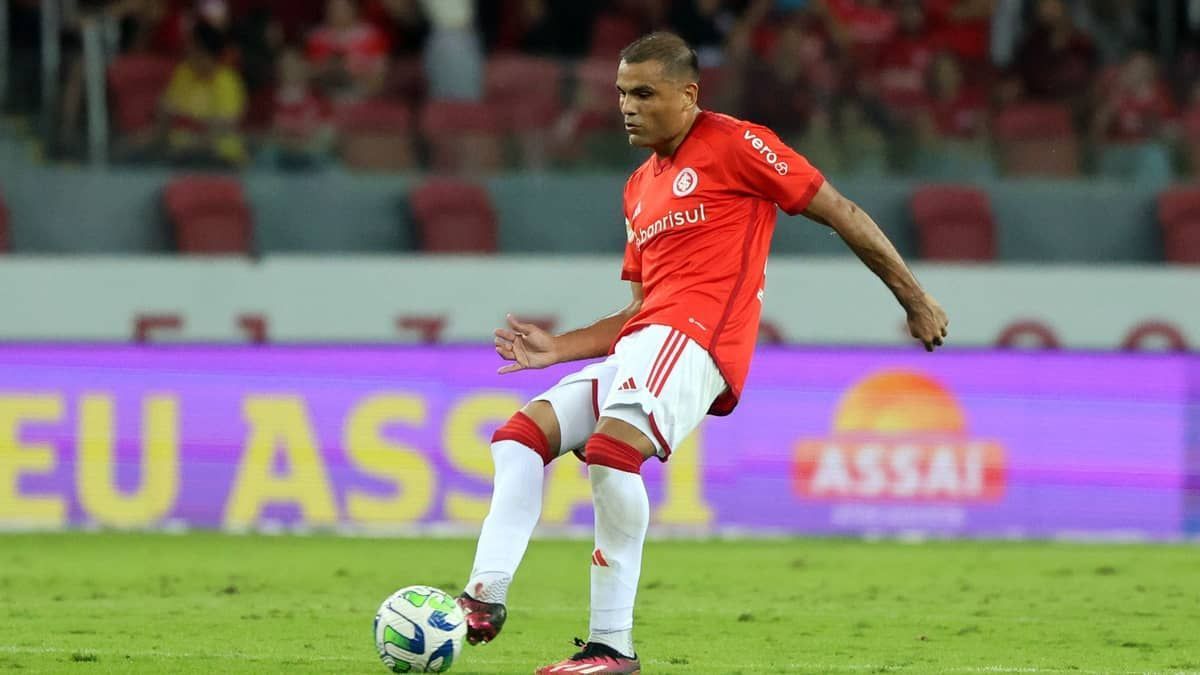 Gabriel Mercado volta a treinar e deve ser reforço no Inter após parada 